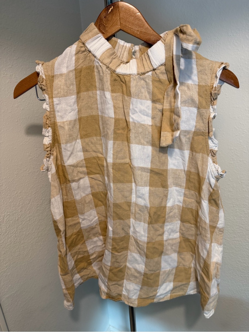 Who What Wear Cream & Tan Gingham Tie-Neck Sleeveless Top